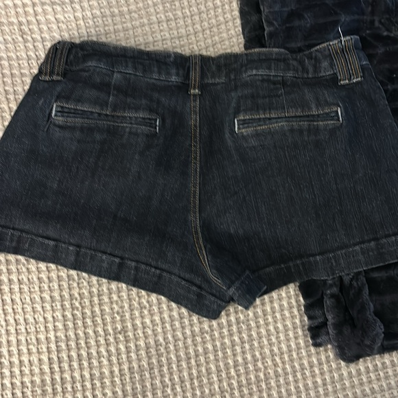 Shorts - Picture 3 of 8